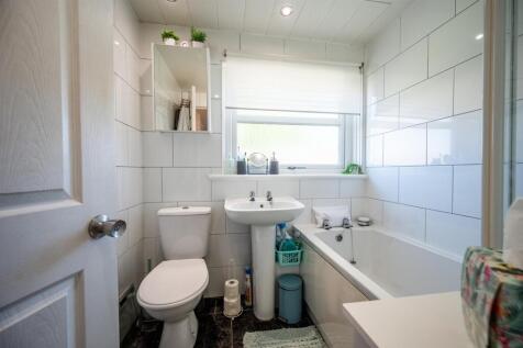 Bathroom (1).jpg