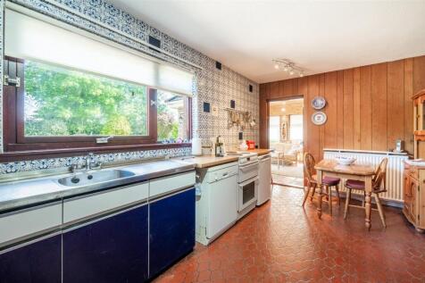 Kitchen (2).jpg