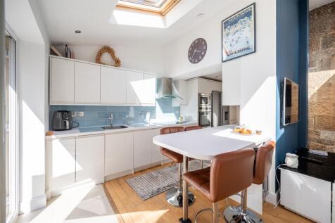 Kitchen (1).jpg
