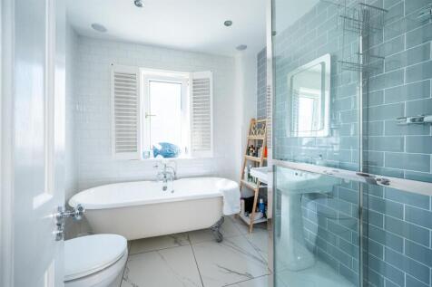 Bathroom (2).jpg
