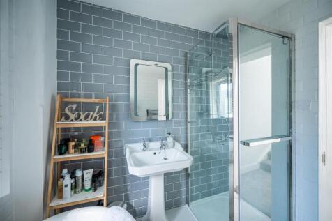 Bathroom (1).jpg