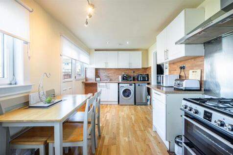 Kitchen (1).jpg