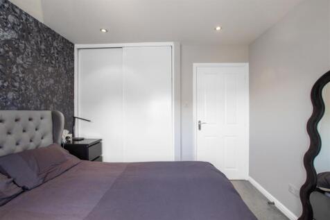 bedroom.one.jpg