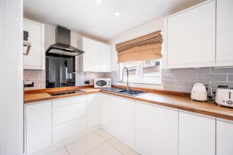 Kitchen (3).jpg