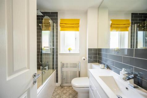 Bathroom (2).jpg