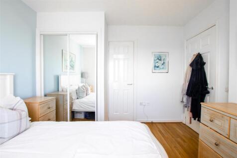bedroom.one.jpg