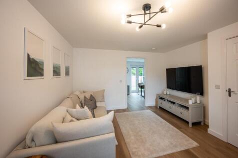 Living Room (2).jpg