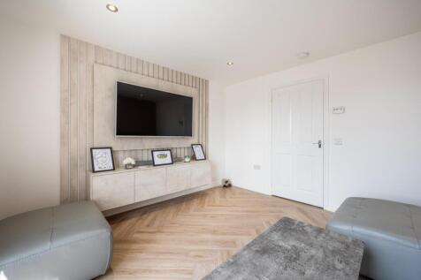 Living Room (3).jpg