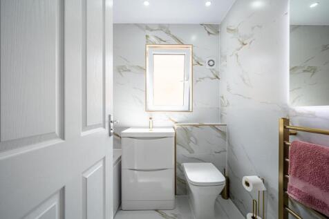 Bathroom (2).jpg