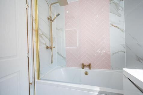 Bathroom (1).jpg