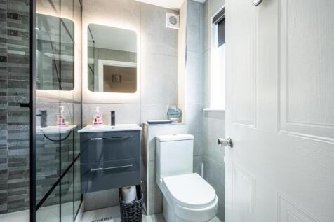 Bathroom (1).jpg