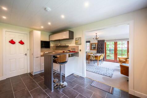 Kitchen (3).jpg