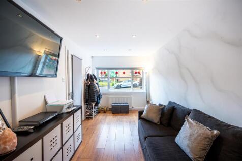 Family Room (1).jpg