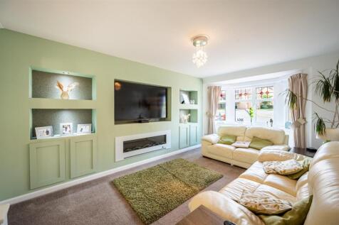Living Room (2).jpg