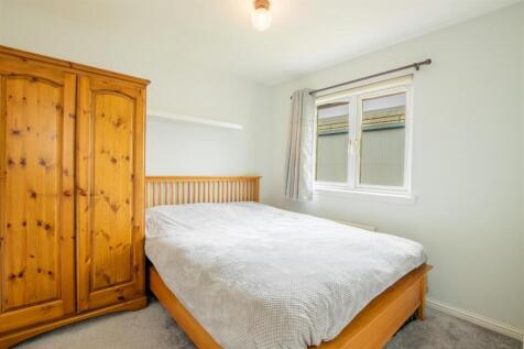 bedroom.one.jpg