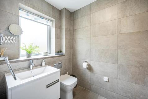Shower Room (1).jpg