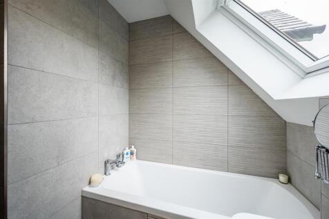 Bathroom (1).jpg