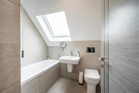 Bathroom (2).jpg