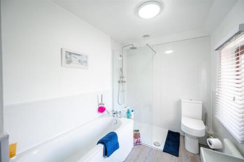 Bathroom (1).jpg