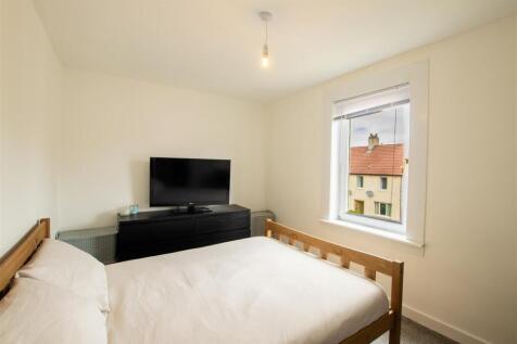 bedroom.one.jpg