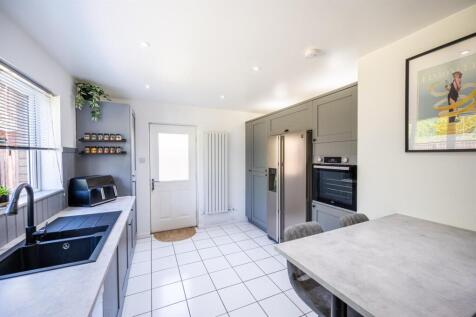 Kitchen (1).jpg
