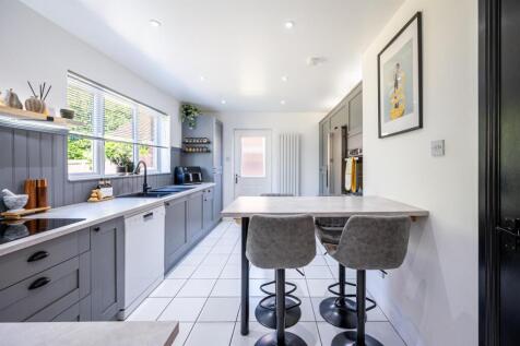 Kitchen (2).jpg
