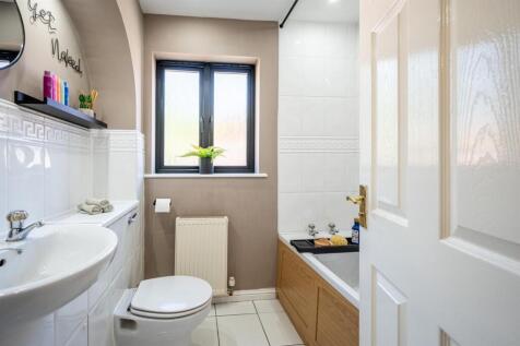 Bathroom (2).jpg