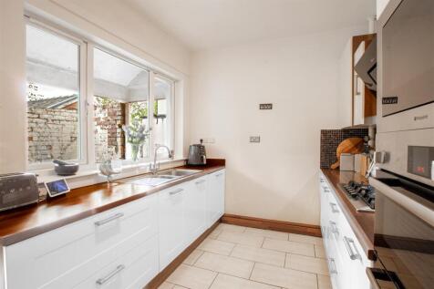 kitchen-1.jpg