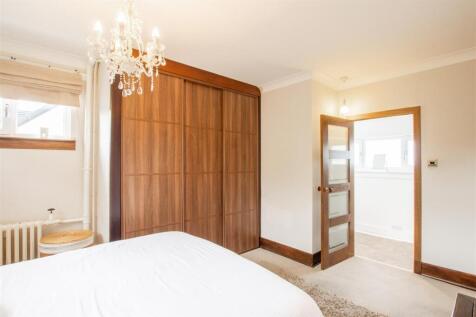 bedroom.one.jpg