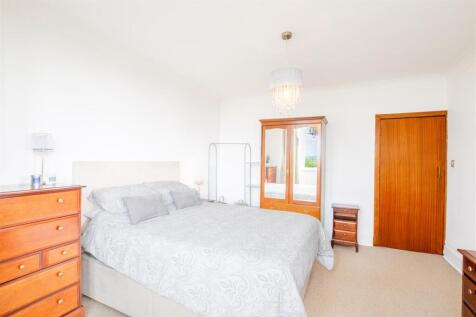 bedroom.four.jpg
