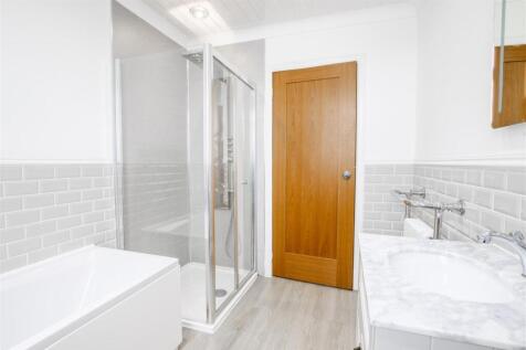 main.bathroom.jpg