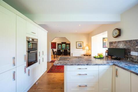 Kitchen (1).jpg