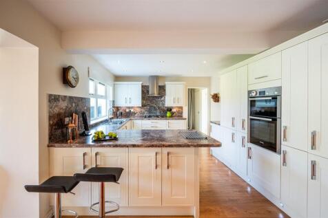 Kitchen (4).jpg