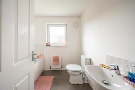 Bathroom (2).jpg