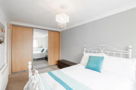 bedroom.one.jpg