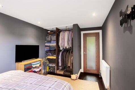 bedroom.one.jpg