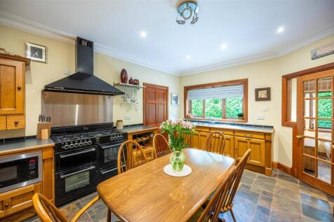 Kitchen (1).jpg