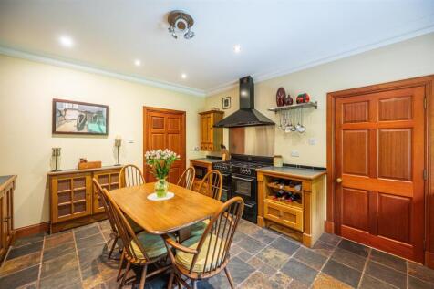 Kitchen (2).jpg