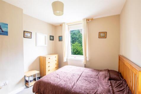 bedroom.one.jpg