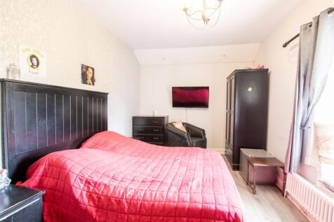 bedroom.one-1.jpg