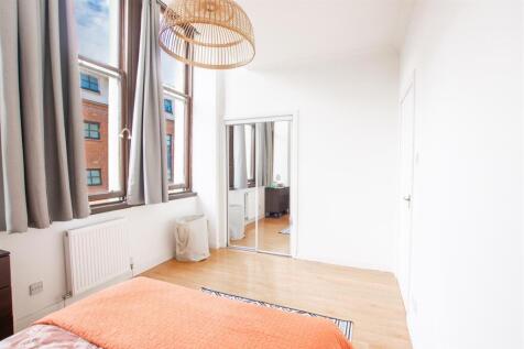 bedroom.one.jpg