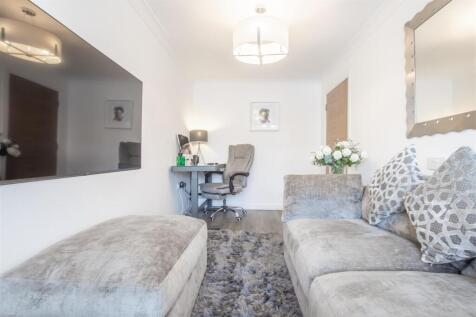 FAMILYROOM-1.jpg