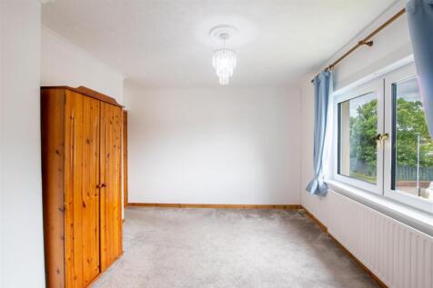 bedroom.one.jpg