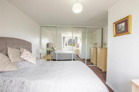 bedroom.one.jpg