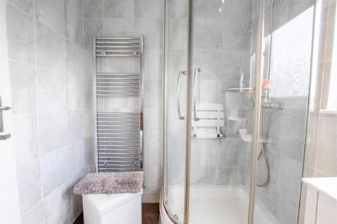 main.bathroom.jpg
