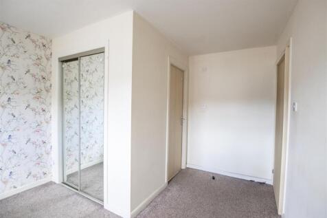 bedroom.one.jpg