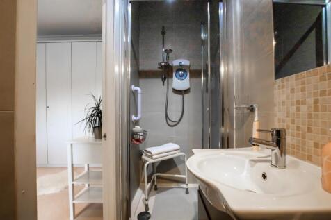 ensuite.jpg