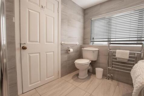 main.bathroom.jpg