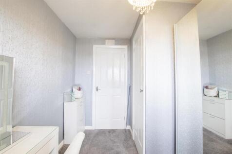 bedroom.one.jpg