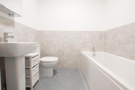 main.bathroom.jpg